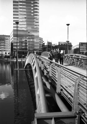 Pont
Cologne - Media Park.

Leica M6 - Summicron 35 IV
