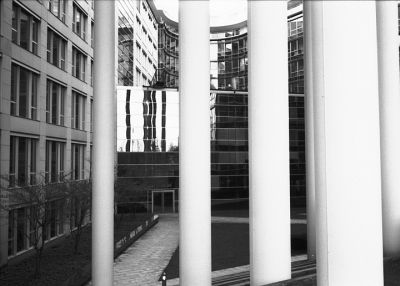 Colonnes
Cologne - Media Park.

Leica M6 - Cron 35 IV
