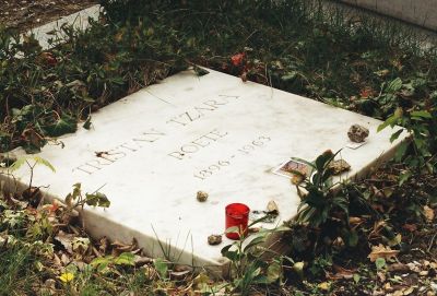 Tzara
Tombe de Tristan Tzara au cimetière du Montparnasse (Paris)

