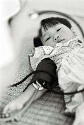 Ronds_dans_l_ô
Mots-clés: médecine vietnam  portrait bébé