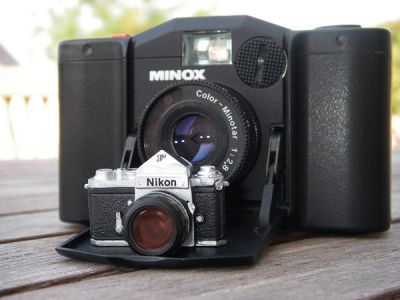 Petit Nikon et grand Minox
