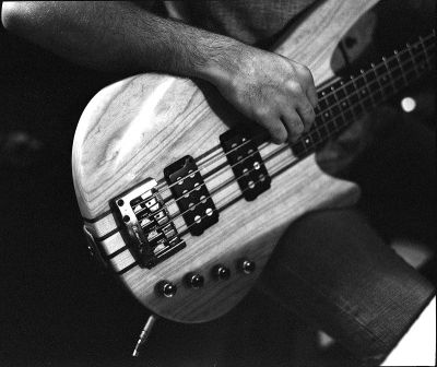 La main du bassiste © Bizounours
