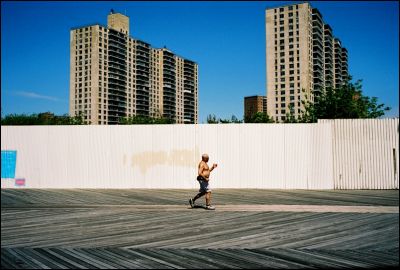Footing
Bessa R2a + Summicron 35mm Type IV + Portra 160VC
