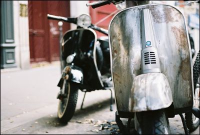 Vespa
Contax G2 + 45mm + Portra 400 VC
