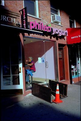Maitre Yogurt
Bessa R2a + Summicron 35mm Type IV + Portra 160 VC
