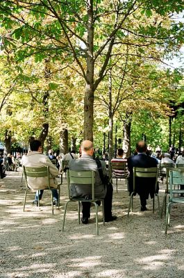 Les chaises musicales 
Hexar AF + Portra VC 160
