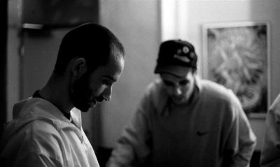 Call et Ul'z - I
DJ Call et DJ Ul'z ont leurs habitudes au Voleur de Poules, un bar toulousain... Ce soir là, il y avait aussi Mayday, et le DMC Champion...
