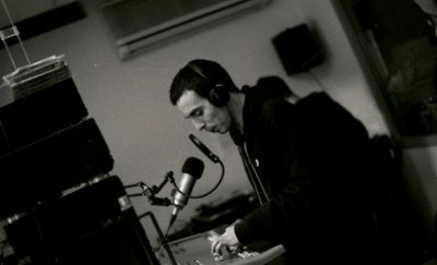 Ethik the Hopgoblin...
DJ Mayday et Ethik the Hopgoblin animent tous les samedi de 19 à 21h l'emission So Many Wayz sur radio campus toulouse... des gentlemen du son, qui bercent les oreilles des auditeurs de jazz, de soul et de hip hop bien sûr...
