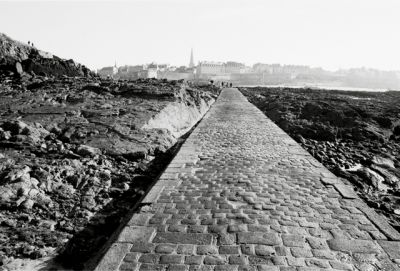Saint-Malo au bout de la route
Nikon F80
Sigma f28-105 1:2.8-4
Ilford HP5+
