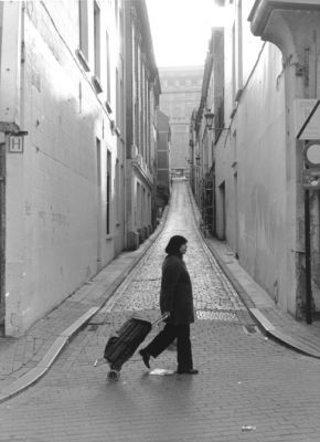 Dame dans la ville
