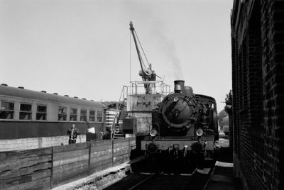 Locomotive - le plein pour 28 km est de 600 kg de charbon
Voigtländer Bessa R3A
Nokton f 40 mm 1:1.4
TriX
