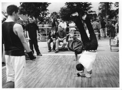 Culture Street 2007, Vitré
Battle de Breakdance
Leica M6 + summicron 2/40 + TriX
Mots-clés: Culture street vitré 35 battle breakdance break dance