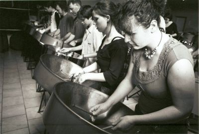 Steel-Band de Louverné (53)
Les Allumés du bidon en répétition, 2006
Lieca CL avec Color Skopar 28mm/3,5 + HP5
Mots-clés: steel band drum louverné musique musicien