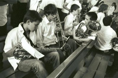 Avant le concert
Stage d'orchestre d'harmonie Mayenne, 2006
Leica CL avec Color Skopar 28mm et TriX ?  800ASA
