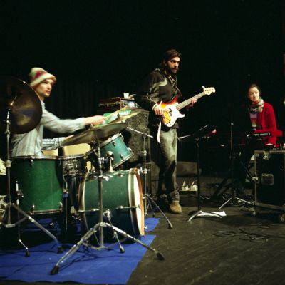 Répétition Atom Heart Mother - Pink FLoyd
Aux Ondines à Changé (53), 1er février 2009 - répétition de musiciens amateurs et professeurs
Autocord > Fuji Pro 800Z
