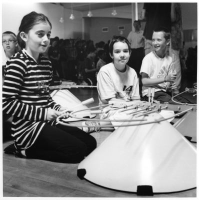 Baschet pas ! - le tiges-courbes
Création musicale avec les enfants des écoles primaires de la Mayenne et les Structures Sonores Baschet

Bronica SQ-A > 2,8/80mm > TriX 

