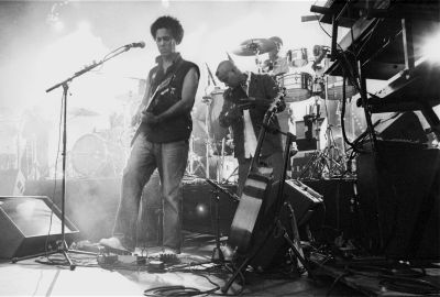 Sergent Garcia, guitariste
Lors du festival "Au foin de la rue" ?  Saint-Denis-de-Gastines (53), 2006
Leica CL + Color Skopar 28mm/3,5 + TriX ?  1600ASA, développé dans Microphen. Image recadrée.
Mots-clés: sergent garcia concert festival foin rue saint denis