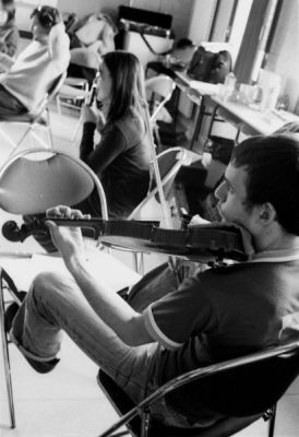 Stage musique d'Europe de l'Est, Changé (53) mars 2007
Jérémy, violoniste - Leica CL et 2/40mm + TriX
Mots-clés: stage musique mayenne changé violon