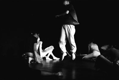 L'envol
Atelier de pratique artistique, collège Volney ?  Craon (53), 2005
Mots-clés: danse enfants envol craon danseur