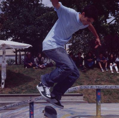 Culture Street 2007, Vitré (35)
Contest de skate
Leica M6 + 2/90mm et E200@800 (pas très concluant)
Mots-clés: Culture Street 2007 Vitré 35 contest skate