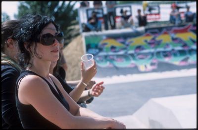 Culture Street 2006, Vitré (35) 10
Contest de skate
EOS 100 + 1,8/85mm, Provia mais je ne sais plus laquelle
Mots-clés: culture street vitré portrait grosses lunettes