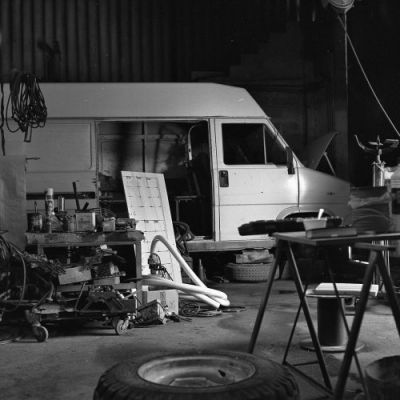 Fourgon sur cales
L'atelier de mon père, mécanicien agricole - Fourgon de transport des ouvriers
Yashica Mat et TriX ?  800ASA, 1ères photos avec cet appareil
Mots-clés: fourgon transport atelier mécanique mécanicien