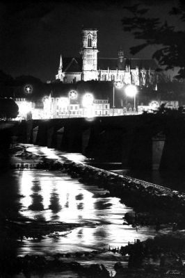NEVERS LA NUIT
Pont de Nevers de nuit.
Mots-clés: Nievre nuit