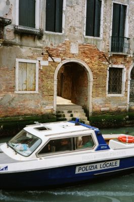 Marins d'eau douce
Venise

Rollei 35 SE - Portra 160 VC 
