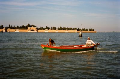 Chien hurleur
Venise - Ile de Burano

Rollei 35 SE - Portra 160 VC 
