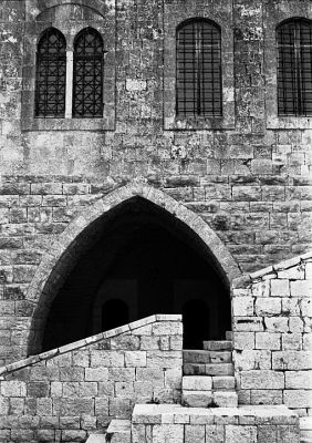 Coursives
Palais de l'Emir Bachir II Chehab à Beït Ed Dine, datant du XIX° siècle.
Un lieu magnifique.

Pentax MX - 28/2.8 ou 50/1.7 Pentax - APX 100 Rodinal
Mots-clés: Liban - Beiteddine - Chouf