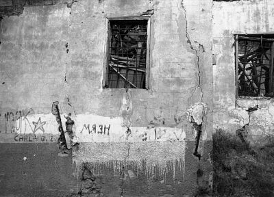 Carla
Liban - Beyrouth - Aout 2008

Pentax MX -50/1.7 APX 100 Rodinal
Mots-clés: Liban - Beyrouth - Murs