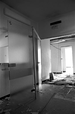 Baie résina
Une clinique abandonnée en Ile de France.

Pentax LX - Foma 100
Mots-clés: Friche - Clinique