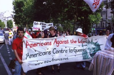 Americans Agaisnt Prostitution
Manifestation fin Juillet 2006 contre la guerre au Liban ?  Pigalle.

Minox 35 GT, Kodak VR 400.
Mots-clés: Manif - Guerre - Liban