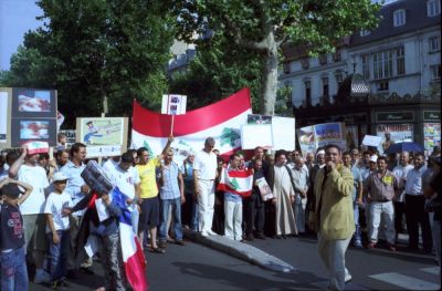 Antibodies
Manifestation fin Juillet 2006 contre la guerre au Liban ?  Pigalle.

Minox 35 GT, Kodak VR 400.
Mots-clés: Manif - Guerre - Liban