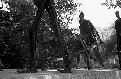 Marche Funèbre
Pére Lachaise

Minolta CL - Rokkor 40 CLE - TriX - ID-11 1+1
Mots-clés: Cimetière