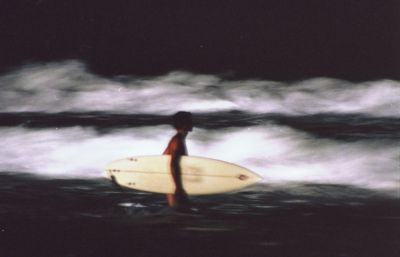 A poil !
Pas frileux malgré l'eau ?  17° et la petite brise nocturne.

Au Lacanau Pro 2006 une petite session de nuit.

Ricoh KR 10 Super - Sigma 400 mm F5,6 - Kodak Ultra 200
Mots-clés: Surf - Nuit