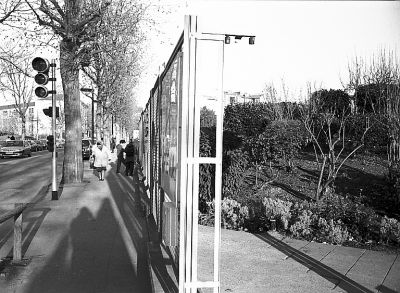 Mamie et la trotinette
Montrouge
Leica M6 - Summicron 35 IV - Trix 400 - LC 29 stock
Mots-clés: Montrouge - Leica