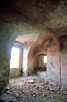 Lutzibeu couleur 5
Pavillon de chasse du prince Pierre-Napoléon Bonaparte.

Pentax MX - Flektogon 20 - Fuji Superia 200
Mots-clés: Chateau - Corse - Ruine