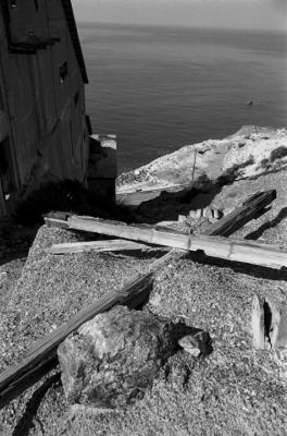 Canari 14
Pentax LX - SMC-M 50/1.7 ou 28/2.8 - kodak Trix à 400 - ID 11 à 1+1
Mots-clés: Corse - Mine - Carrière - Usine - Amiante - Canari - Ogliastro