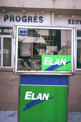 Progrès 5
Minox 35 GL -Superia 200
Mots-clés: Montrouge - Station service