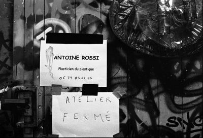 Plastic' bertrand
portes ouvertes des frigos.

Nikon FM - 50/2 - trix à 1600 ID 11 1+1
