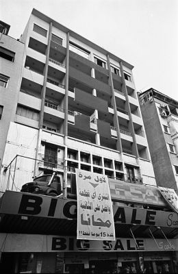 Big Sale
Beyrouth.

Pentax MX - SMC-M 28/2.8
Mots-clés: Liban - Beyrouth - Véhicule -Insolite