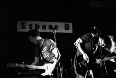 Zelazowa 4
Concert d'un groupe rock alternatif ricain "Zelazowa" à l'espace B.

Pentax LX - 50/1.7 SMC-M à 1.7 - Vitesse 1/15s - Hp 5 à 3200
Mots-clés: Concert - Rock