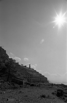 Canari 5
Pentax LX - SMC-M 50/1.7 ou 28/2.8 - kodak Trix à 400 - ID 11 à 1+1
Mots-clés: Corse - Mine - Carrière - Usine - Amiante - Canari - Ogliastro