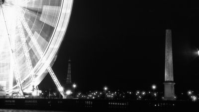 Grande Roue 2
Un grand classique la grande roue de la place de la Concorde.

Pentax LX - zoom Cosina 28/70 f4 - Foma 100
Mots-clés: Paris - Grande roue