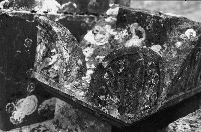 Mousseline
Cimetière de Sainte Marie du Mont

Pentax LX - 50/1.7 à 4 - Foma 400
Mots-clés: Cimetière