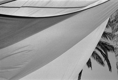 Les toiles 1
Liban - Byblos - Pentax MX - SMC 135/3.5  APX 100 Rodinal
Mots-clés: Liban - Abstrait - Graphisme