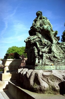 Le penseur
Père Lachaise

Minox 35 GL - Fuji Superia 200
Mots-clés: Cimetière