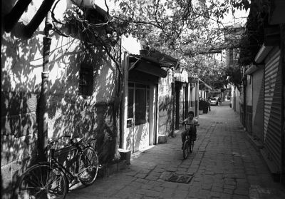 Sous les pavès...
Damas - Centre Historique - Septembre 2008

Pentax MX - SMC-M 28/2.8 - Agfa APX 100 Rodinal.
Mots-clés: Syrie- Damas - Enfant - Vélo