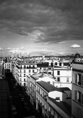 5 doors up
Montmartre

Leica Mini - APX 100
